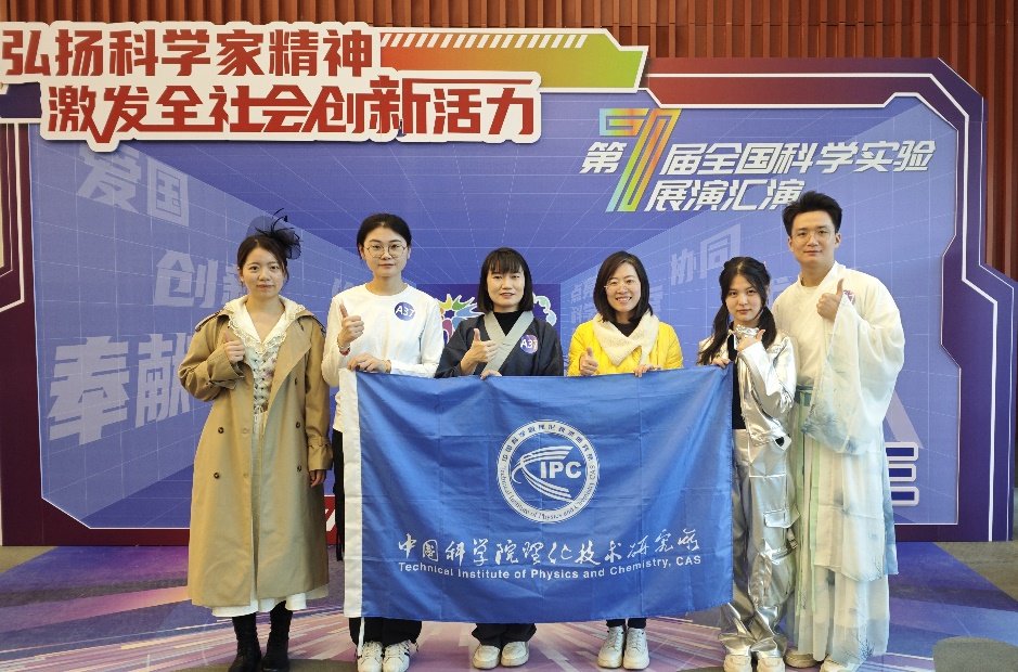 功能晶体与激光技术